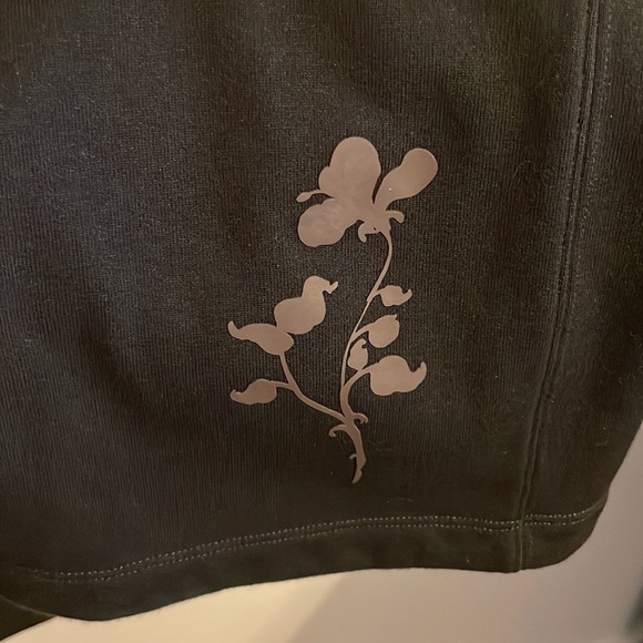 REI comfy pants boot cut & floral detail back leg - Picture 5 of 6